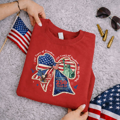 Patriotic Bow 250 Years of Freedom – USA Girls – Unisex T-Shirt Gildan / Comfort Colors / V-Neck / Hoodie / Sweatshirt